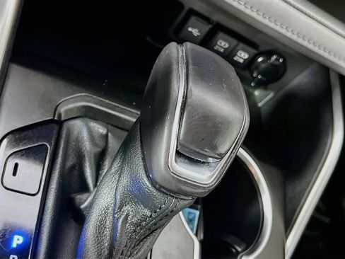 Used 2021 Toyota Highlander XLE FWD image 24