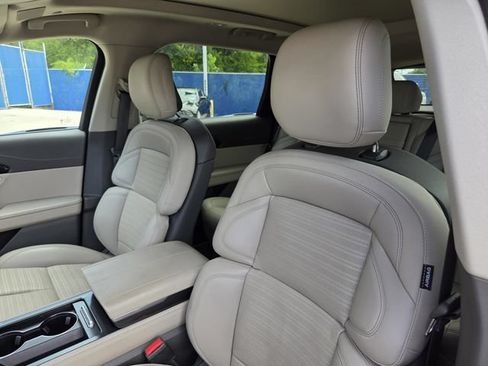 Used 2025 Lincoln Nautilus Reserve AWD/4WD image 28
