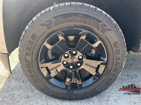 Used 2022 Chevrolet Colorado LT w/ Safety Package image 12