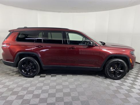 Used 2023 Jeep Grand Cherokee L Altitude AWD/4WD image 7