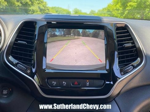 Used 2019 Jeep Cherokee Limited w/ Technology Group AWD/4WD image 27