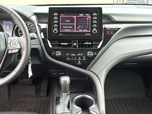 Used 2023 Toyota Camry SE image 23