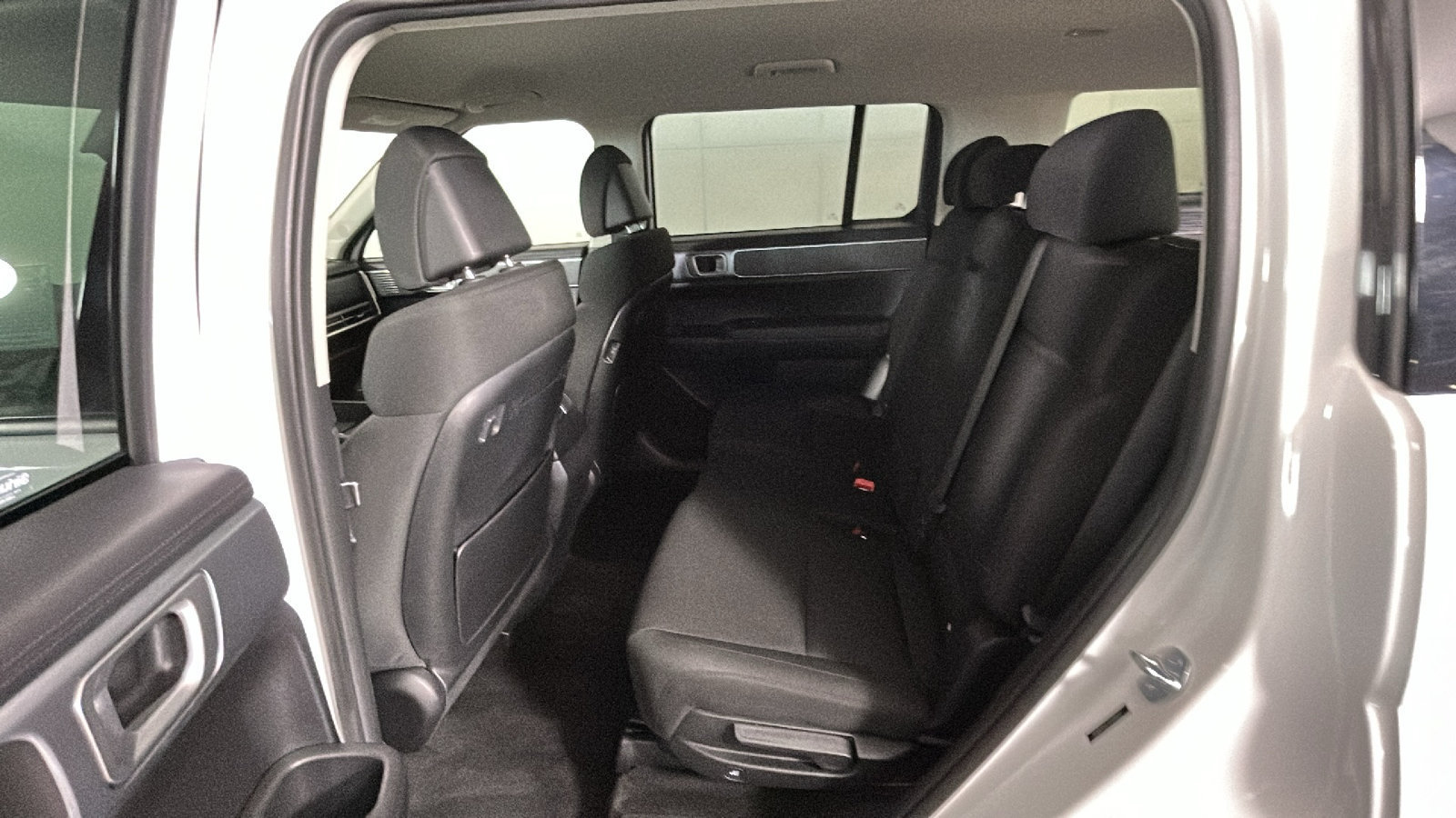 Used 2025 Hyundai Santa Fe SE FWD image 33