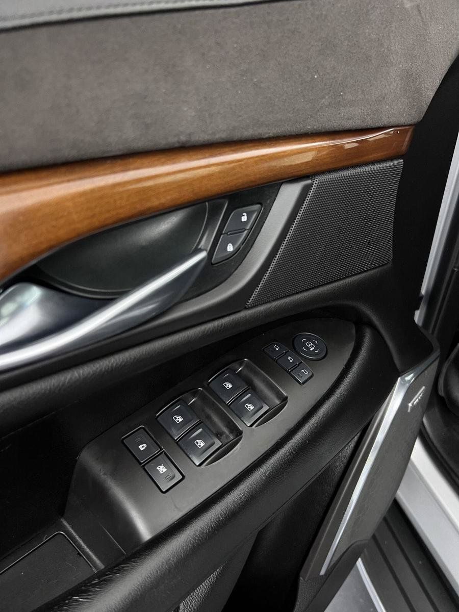 Used 2016 Cadillac Escalade Luxury AWD/4WD image 15