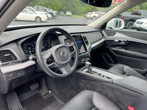 Used 2022 Volvo XC90 T5 Momentum w/ Climate Package AWD/4WD image 10