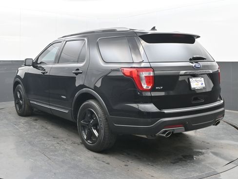 Used 2018 Ford Explorer XLT w/ Equipment Group 201A image 6