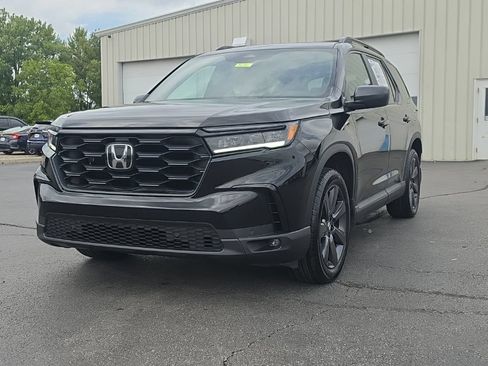 Used 2025 Honda Pilot Sport image 3