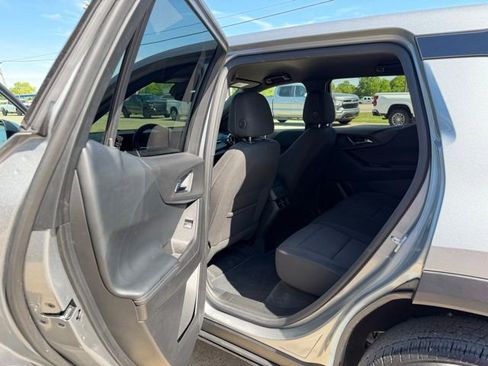 Used 2025 Chevrolet Equinox LT FWD image 10