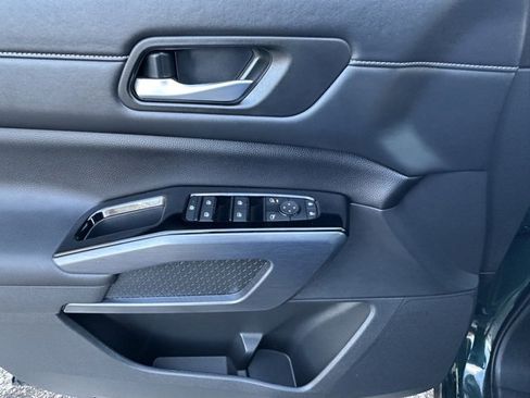 Certified 2025 Nissan Pathfinder SL w/ SL Premium Package image 19