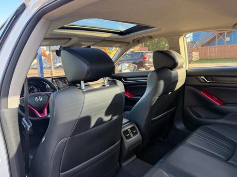 Used 2018 Honda Accord Touring image 25