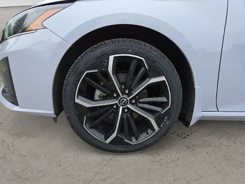 Used 2025 Nissan Altima 2.5 SR AWD/4WD image 9