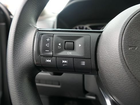 Used 2023 Nissan Rogue SV FWD image 15