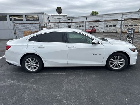 Used 2016 Chevrolet Malibu LT FWD image 2