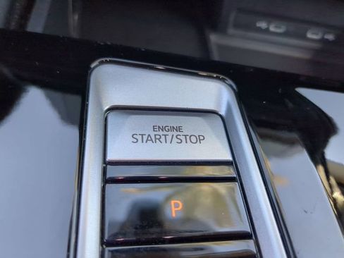 Certified 2024 Volkswagen Atlas SE image 32