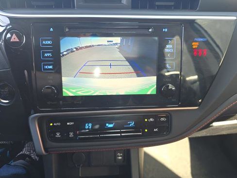 Used 2018 Toyota Corolla SE image 17