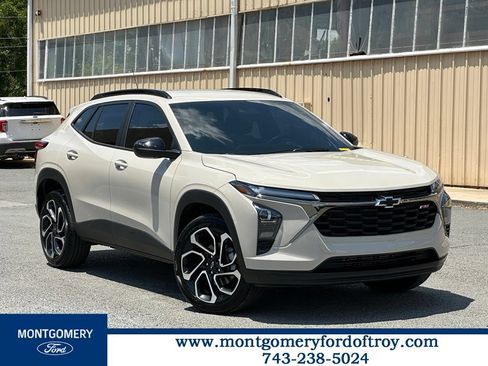 Used 2026 Chevrolet Trax RS w/ Driver Confidence Package FWD image 1