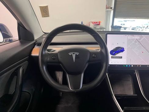 Used 2019 Tesla Model 3 Standard Range Plus image 21
