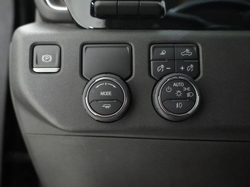 Used 2024 Chevrolet Silverado 1500 LTZ w/ Technology Package RWD image 12