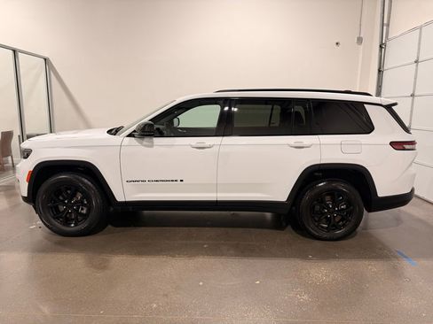 Used 2024 Jeep Grand Cherokee L Laredo image 8
