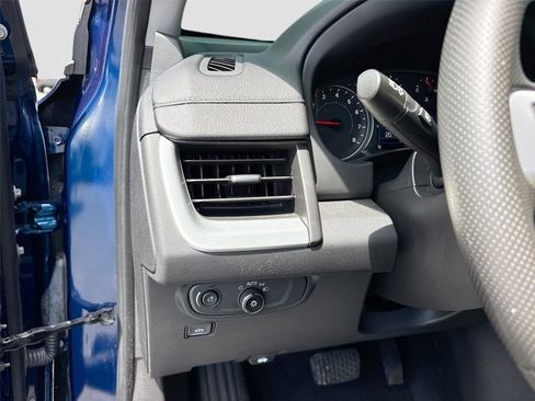 Used 2023 GMC Terrain SLE w/ Driver Convenience Package image 11