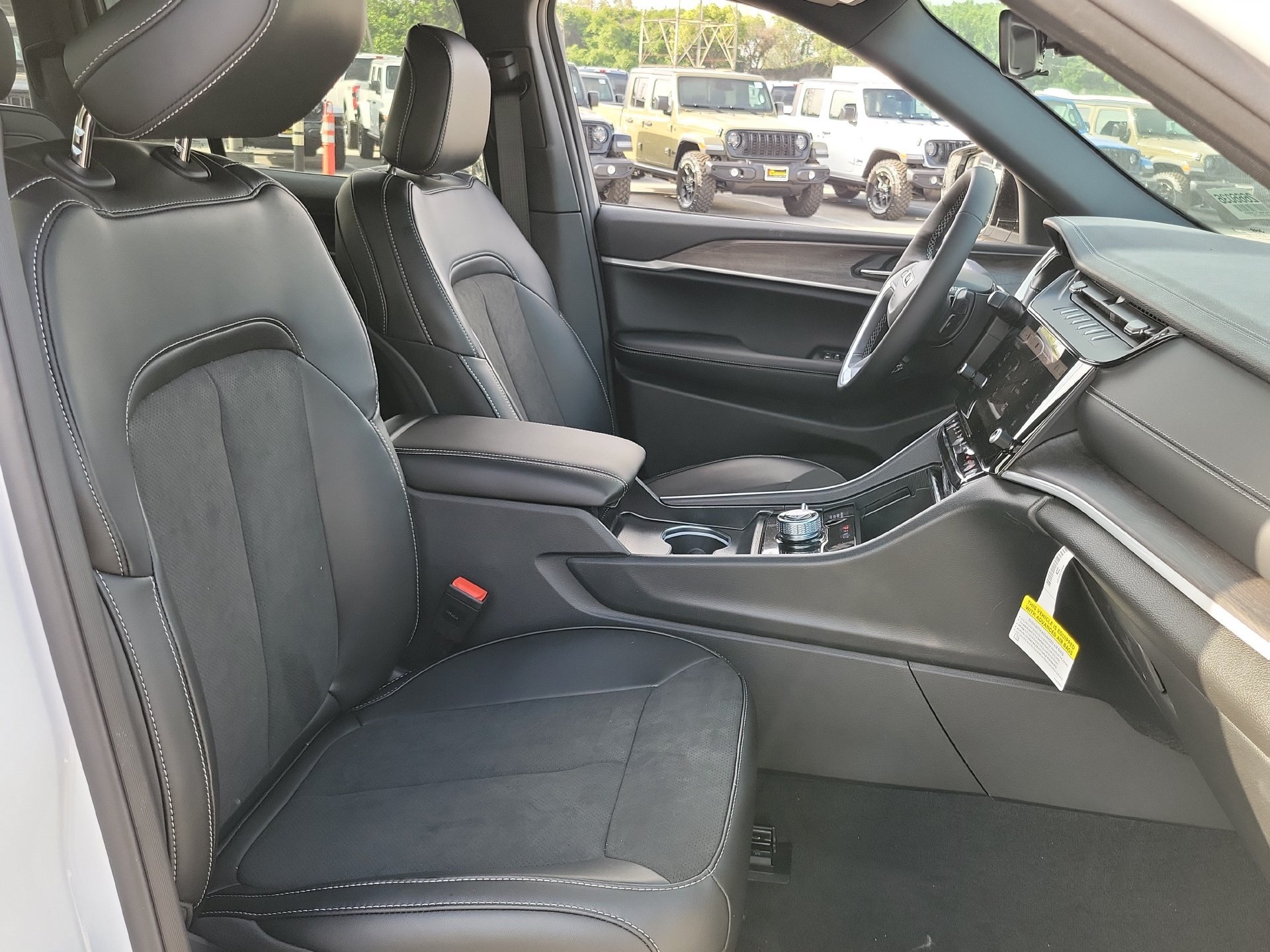 New 2026 Jeep Grand Cherokee Altitude AWD/4WD image 17
