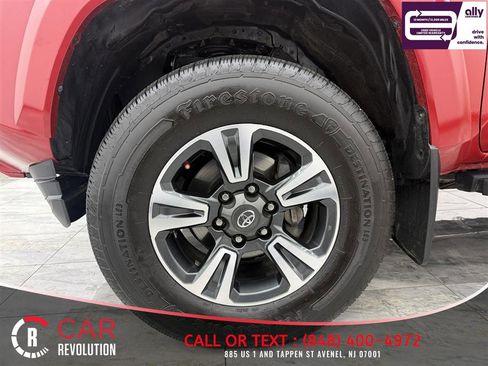 Used 2018 Toyota Tacoma TRD Sport AWD/4WD image 10