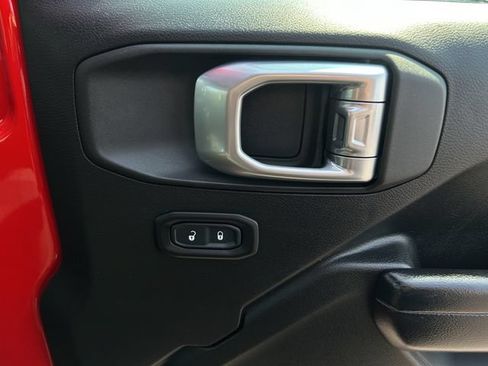 Used 2019 Jeep Wrangler Sport AWD/4WD image 23