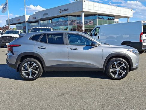 Used 2025 Chevrolet Trax RS w/ Driver Confidence Package FWD image 32
