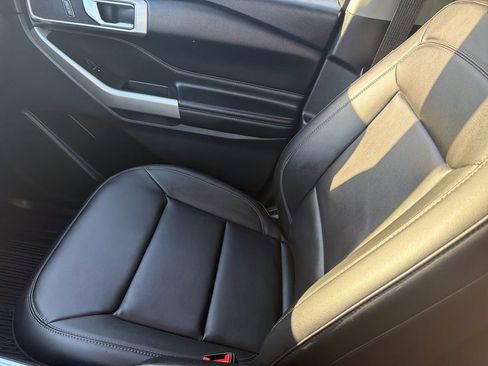 Used 2022 Ford Explorer XLT w/ Equipment Group 202A image 25