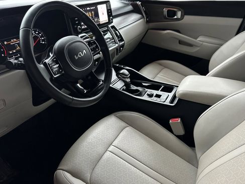 Used 2022 Kia Sorento EX w/ Panoramic Sunroof Package image 10