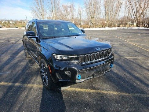 Used 2023 Jeep Grand Cherokee Overland w/ Advanced Protech Group III image 8