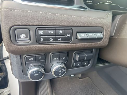 Used 2024 GMC Yukon Denali w/ Advanced Technology Package image 23