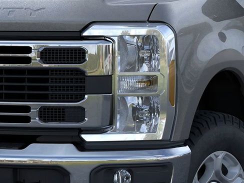 New 2026 Ford F250 XLT w/ FX4 Off-Road Package AWD/4WD image 18
