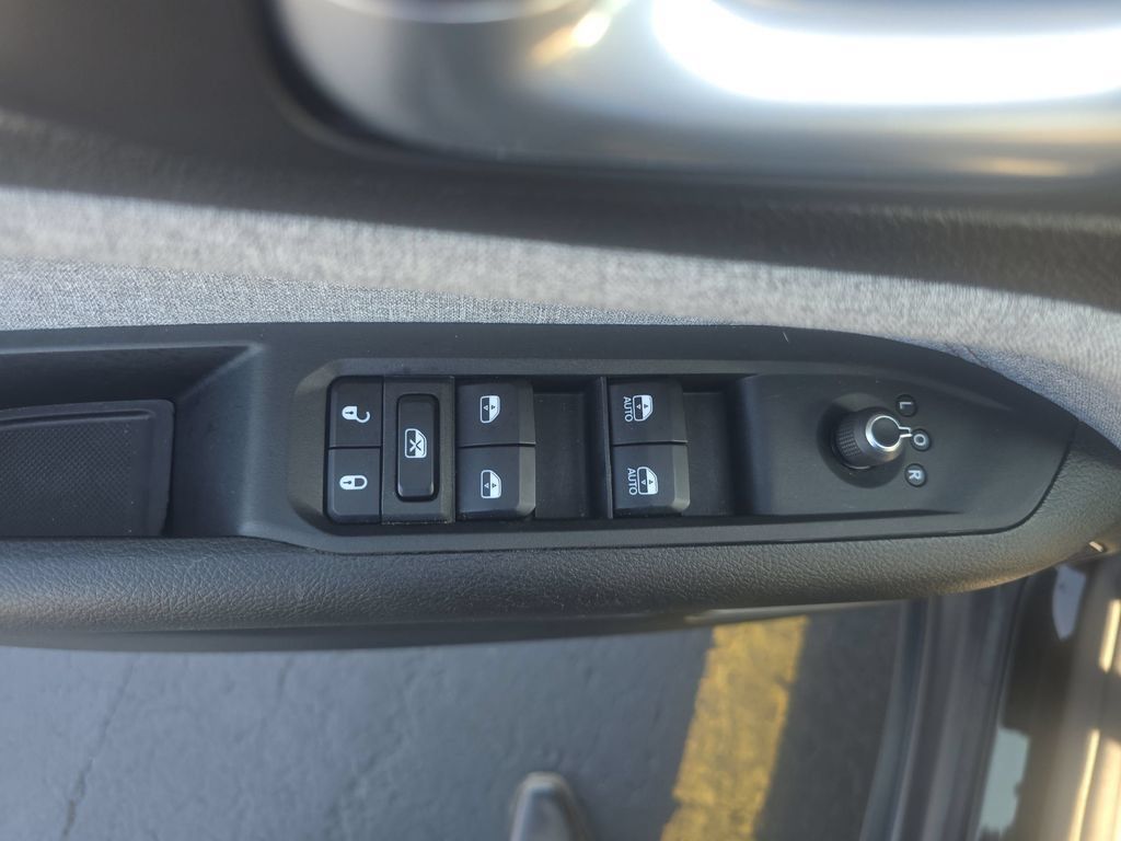 Used 2023 Jeep Compass Latitude AWD/4WD image 32