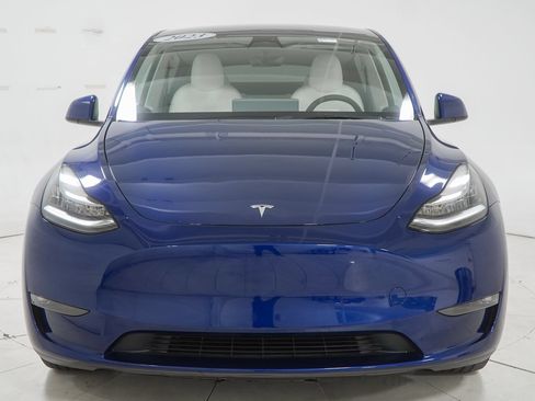 Used 2023 Tesla Model Y Long Range AWD/4WD image 2