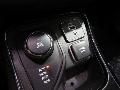 Used 2019 Jeep Compass Latitude AWD/4WD image 18