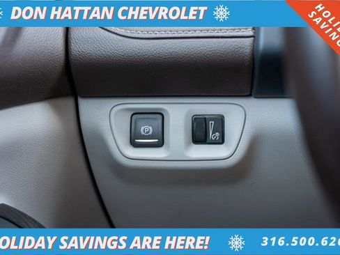 Used 2023 GMC Acadia SLT image 16