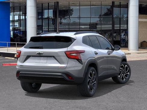 New 2026 Chevrolet Trax RS w/ Sunroof Package FWD image 4