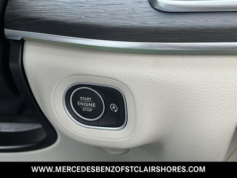 Used 2025 Mercedes-Benz GLS 450 4MATIC image 31