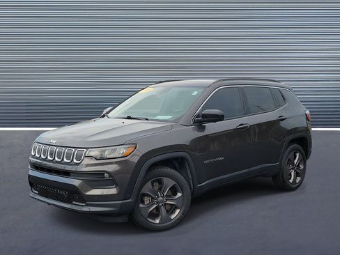 Used 2022 Jeep Compass Latitude w/ Sun and Sound Group AWD/4WD image 1