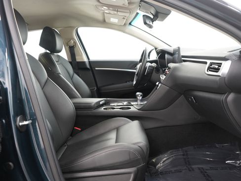 Used 2025 Genesis G70 2.5T image 10