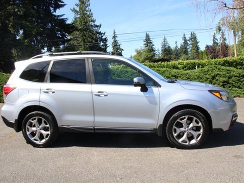 Used 2017 Subaru Forester 2.5i Touring AWD/4WD image 14