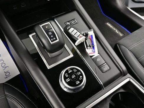 Used 2024 Mitsubishi Outlander SE image 11