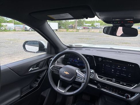 Used 2025 Chevrolet Equinox LT FWD image 27
