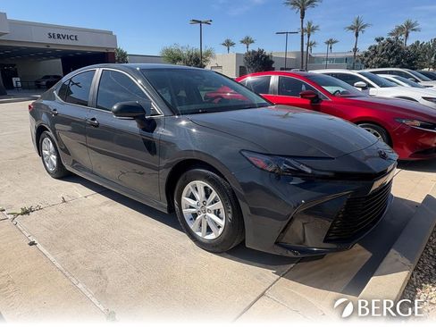 Used 2025 Toyota Camry LE image 6