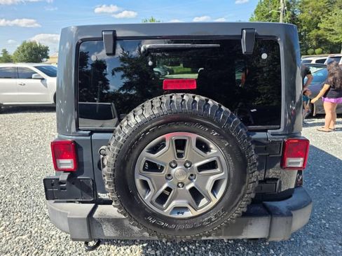 Used 2016 Jeep Wrangler Unlimited Rubicon w/ Connectivity Group AWD/4WD image 6