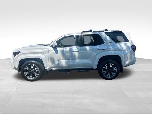 Used 2025 Toyota 4Runner TRD Sport AWD/4WD image 2