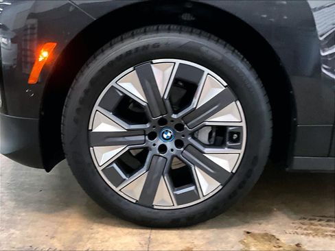 Used 2025 BMW iX xDrive50 w/ Convenience Package AWD/4WD image 12