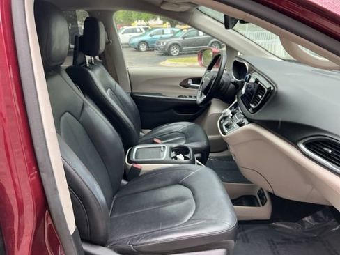 Used 2018 Chrysler Pacifica Touring-L Plus FWD image 35