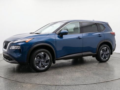 Used 2025 Nissan Rogue SV AWD/4WD image 3